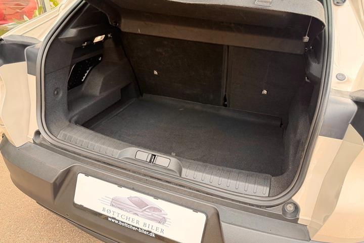 Beige Alfa Romeo Junior fra 2025
