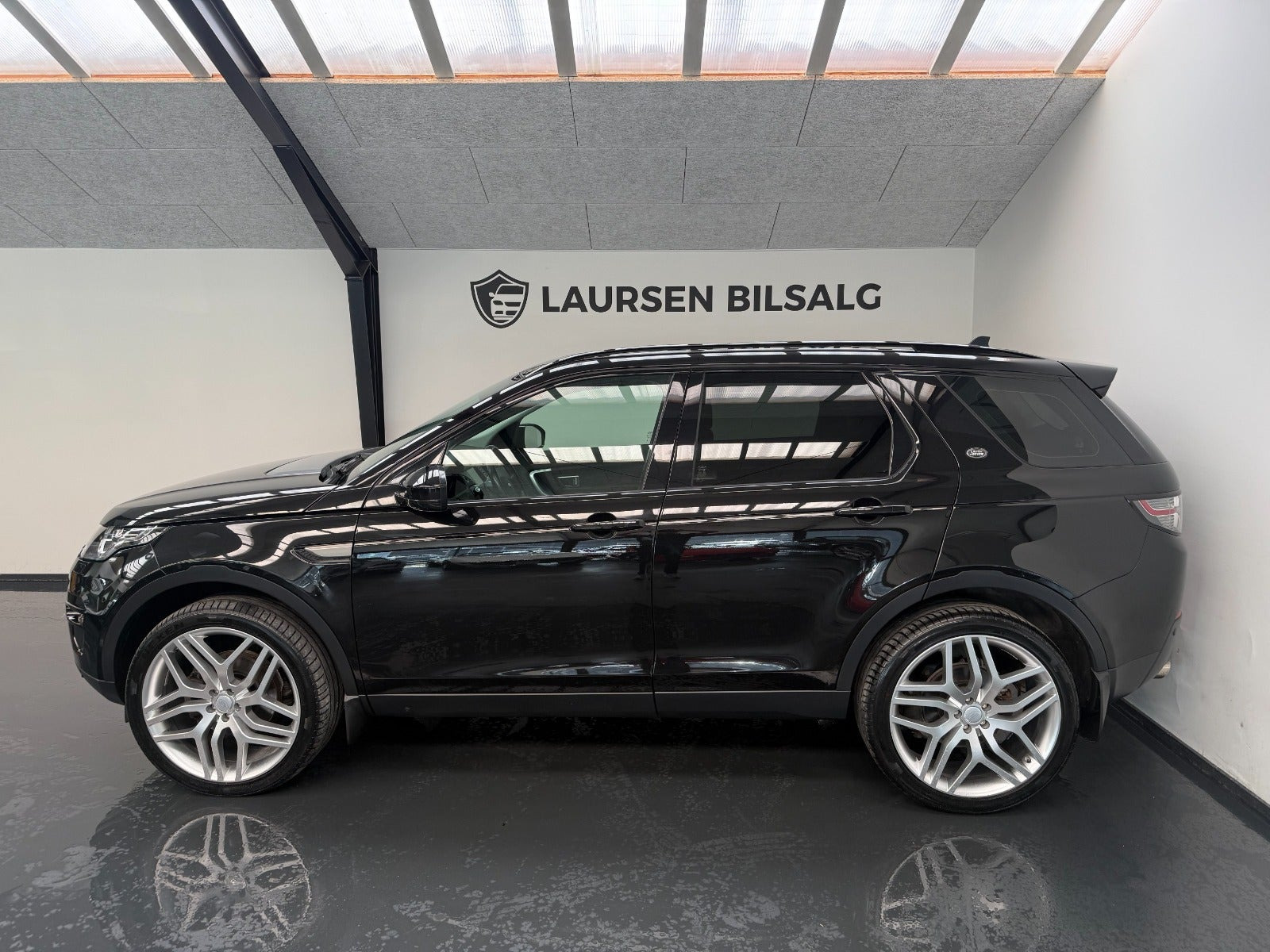 Sort Land Rover Discovery Sport fra 2016