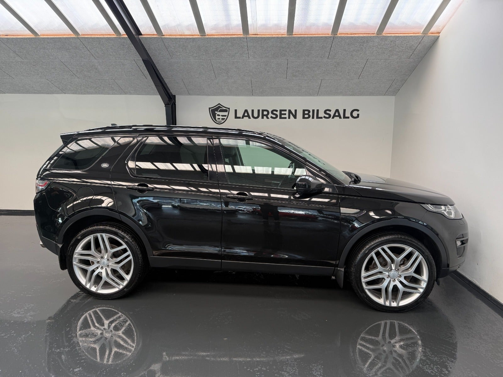 Sort Land Rover Discovery Sport fra 2016