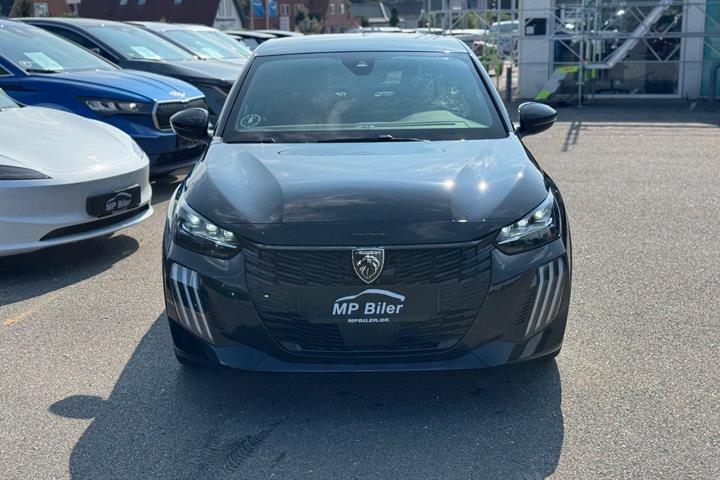 Sort Peugeot e-208 fra 2024