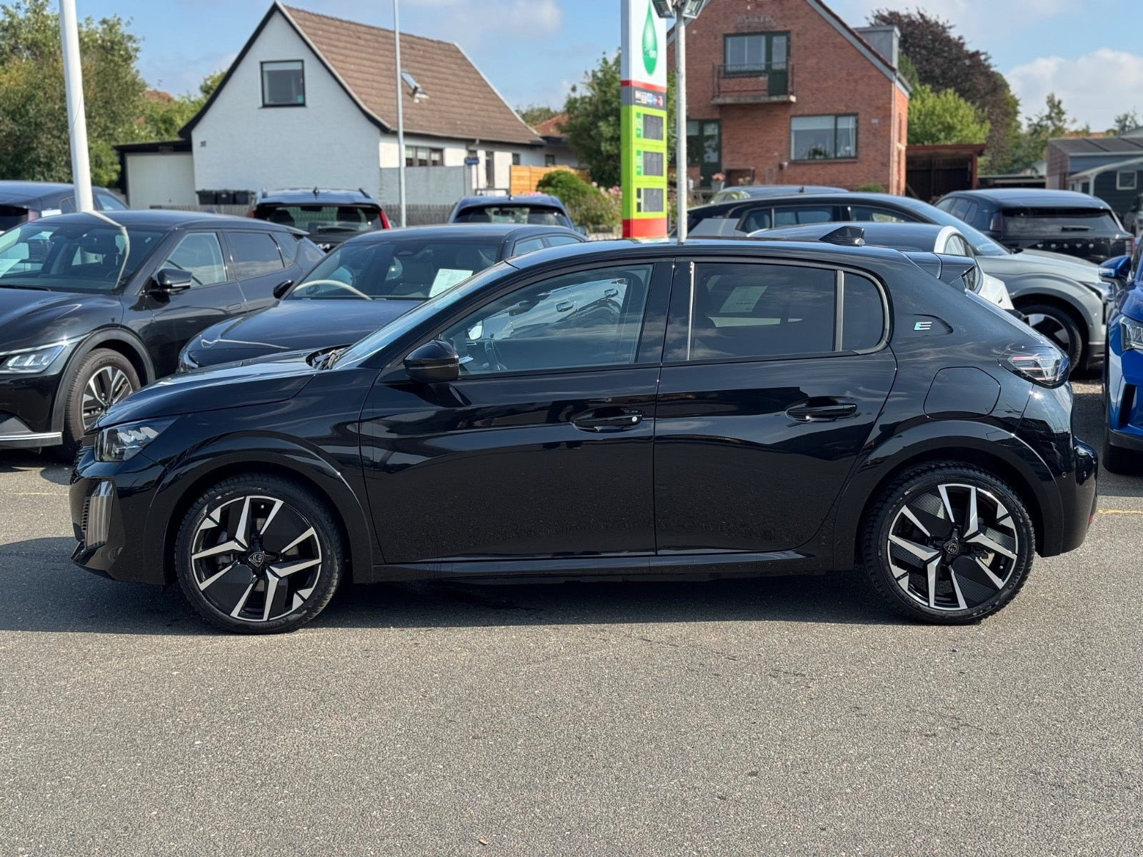 Sort Peugeot e-208 fra 2024