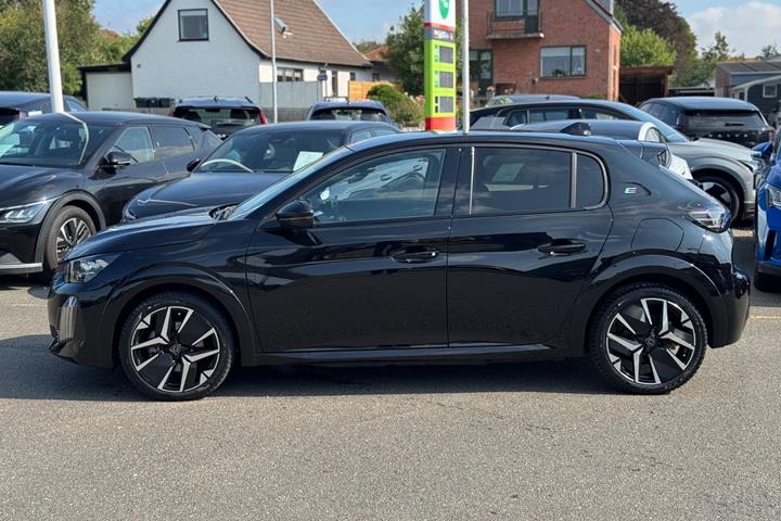 Sort Peugeot e-208 fra 2024