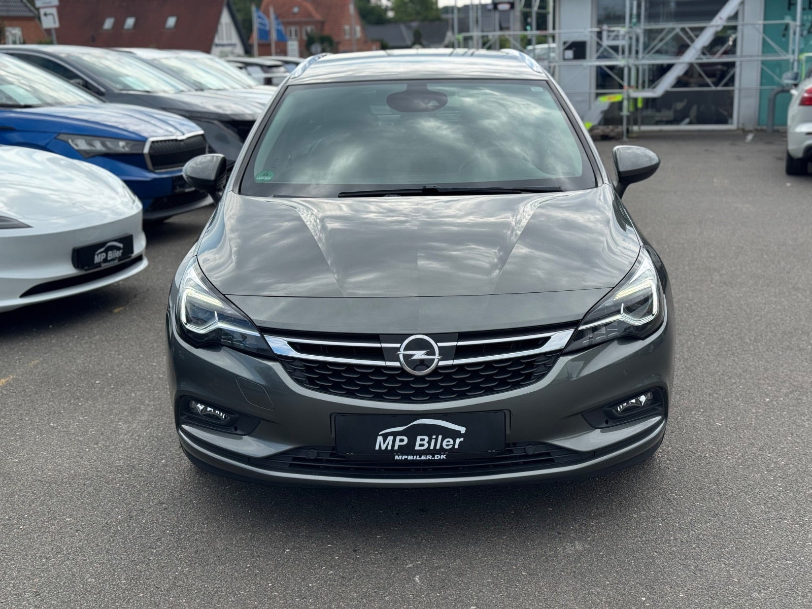 Grå Opel Astra fra 2018