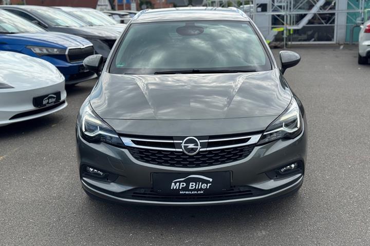 Grå Opel Astra fra 2018