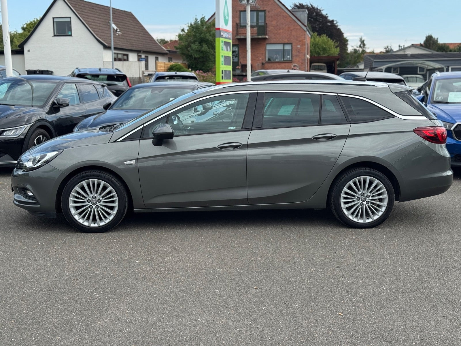 Grå Opel Astra fra 2018