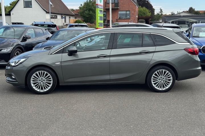 Grå Opel Astra fra 2018