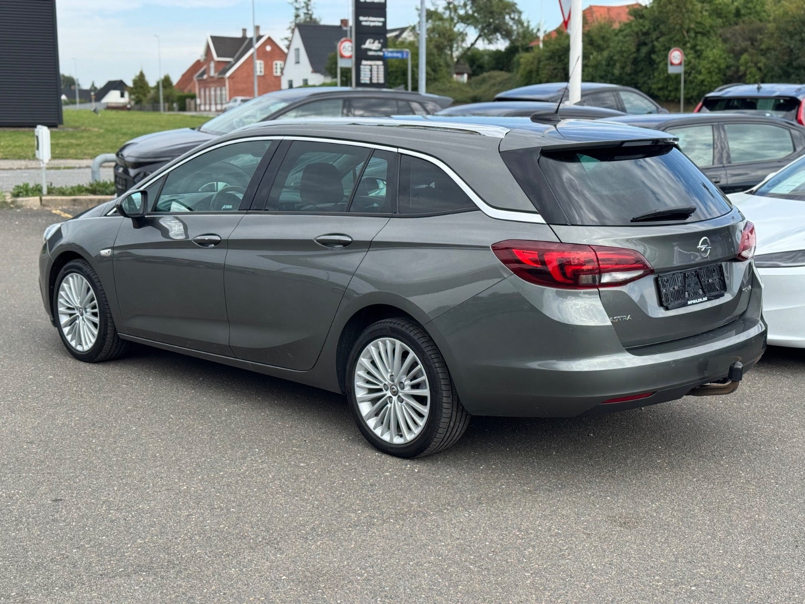 Grå Opel Astra fra 2018