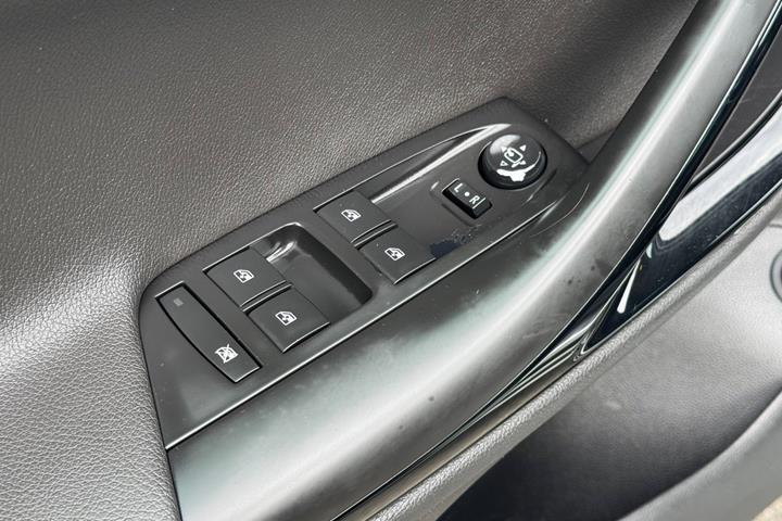 Grå Opel Astra fra 2018