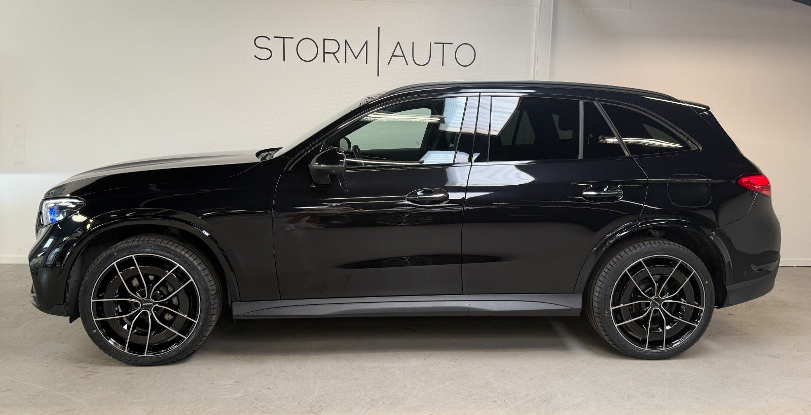 Sort Mercedes GLC300 e fra 2023