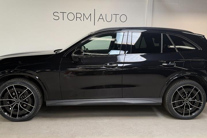 Sort Mercedes GLC300 e fra 2023
