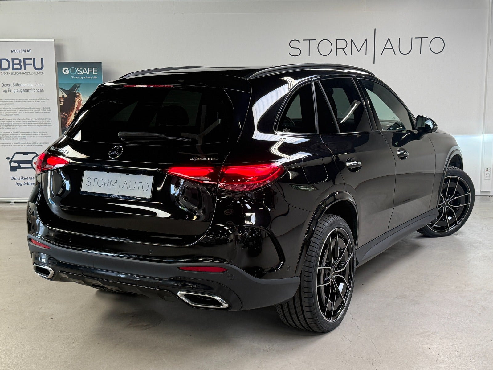 Sort Mercedes GLC300 e fra 2023