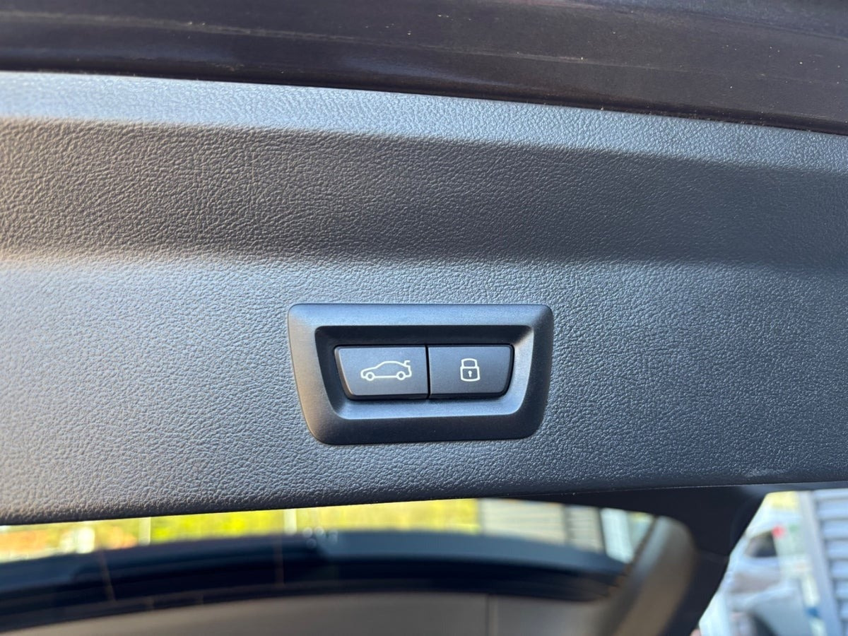 Grå BMW iX3 fra 2023