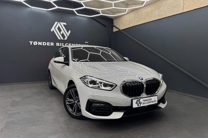 Hvid BMW 118d fra 2020