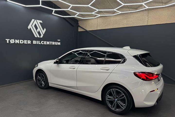 Hvid BMW 118d fra 2020
