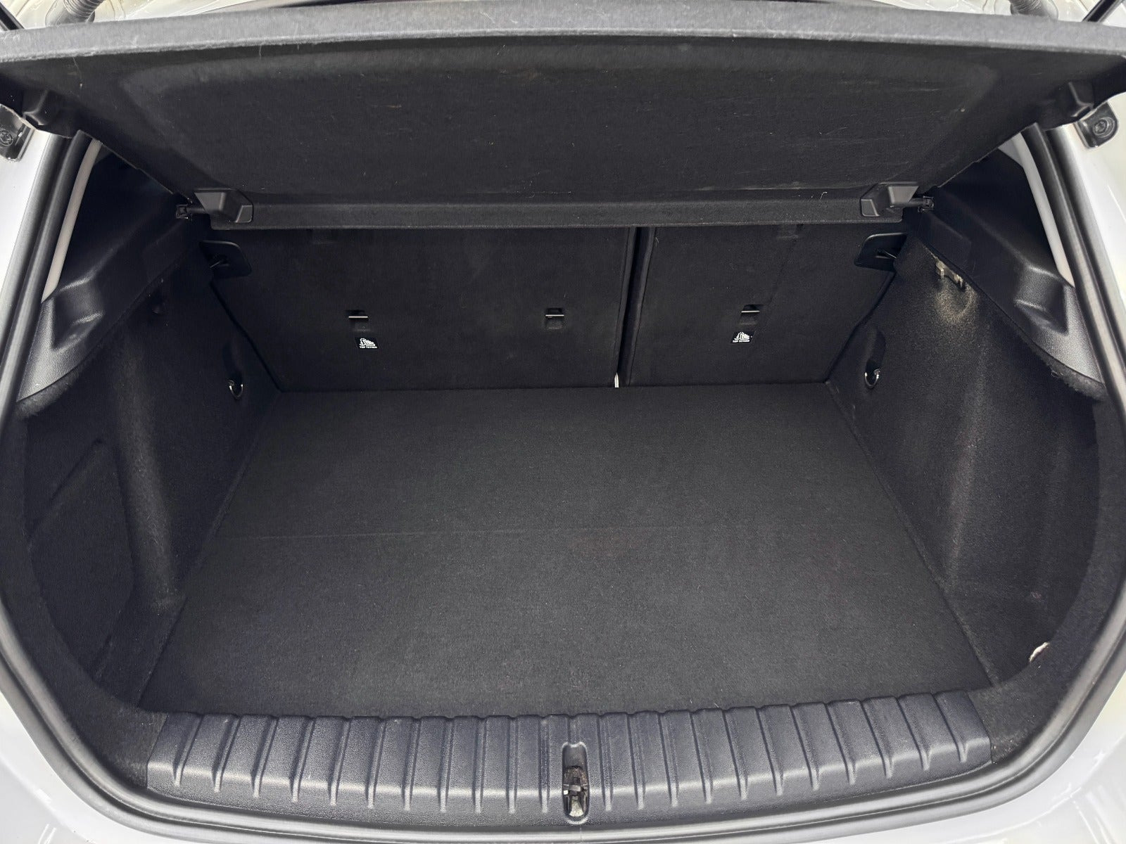 Hvid BMW 118d fra 2020