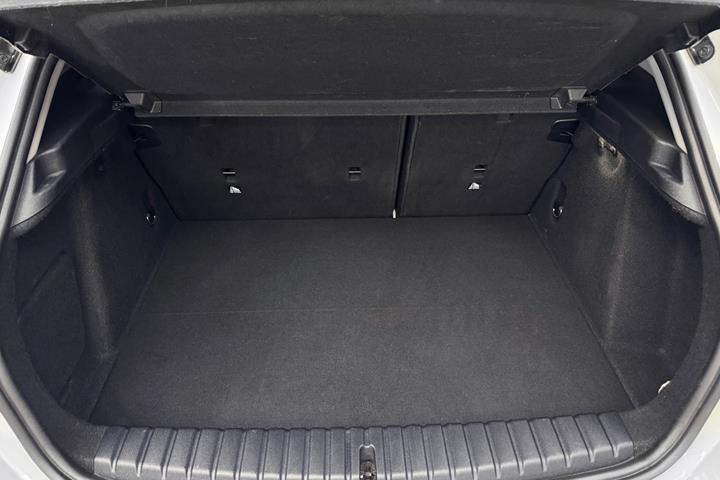 Hvid BMW 118d fra 2020