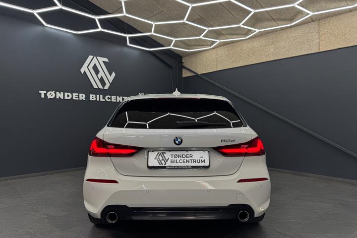 Hvid BMW 118d fra 2020