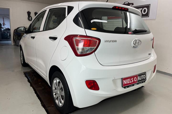 Hvid Hyundai i10 fra 2015