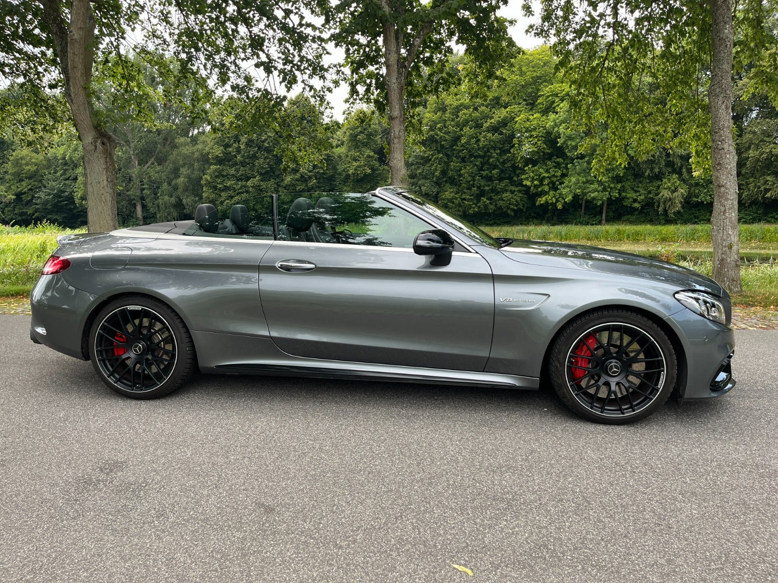 Grøn Mercedes C63 fra 2017