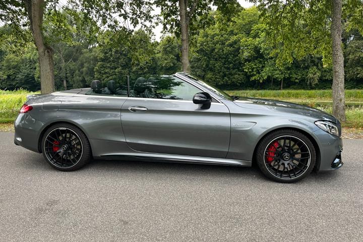 Grøn Mercedes C63 fra 2017
