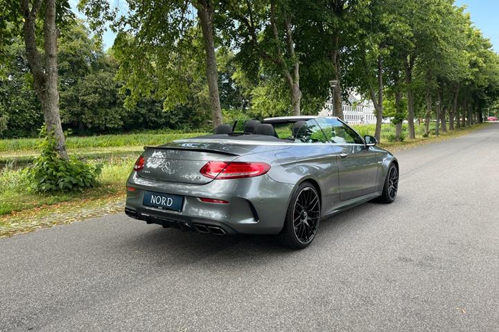 Grøn Mercedes C63 fra 2017
