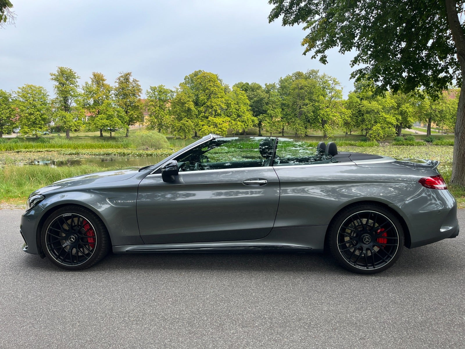 Grøn Mercedes C63 fra 2017