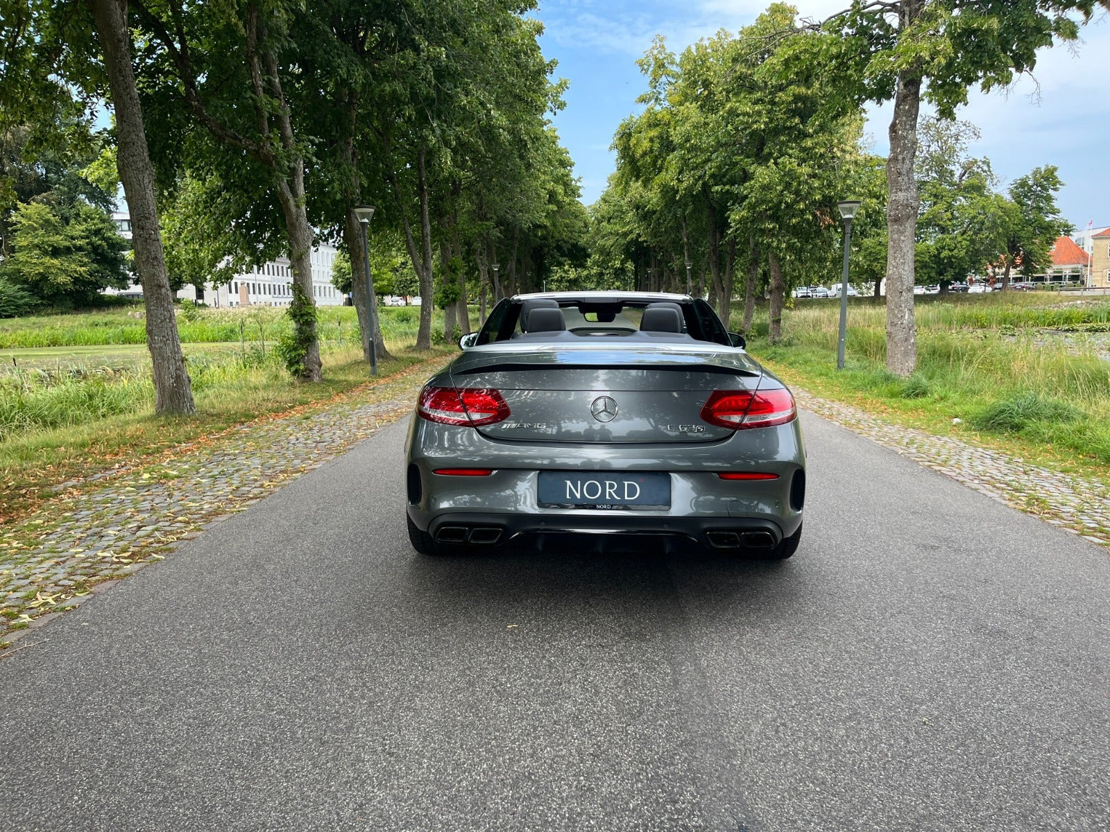 Grøn Mercedes C63 fra 2017