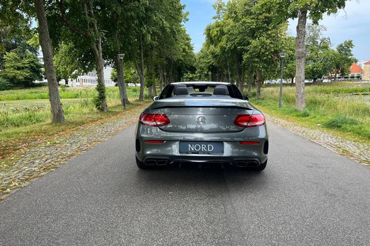 Grøn Mercedes C63 fra 2017