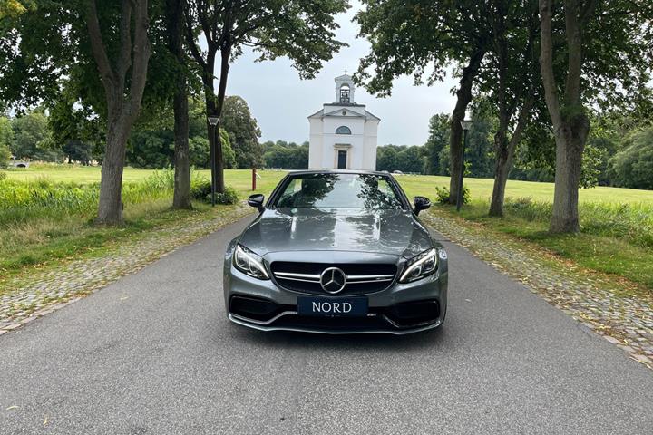 Grøn Mercedes C63 fra 2017
