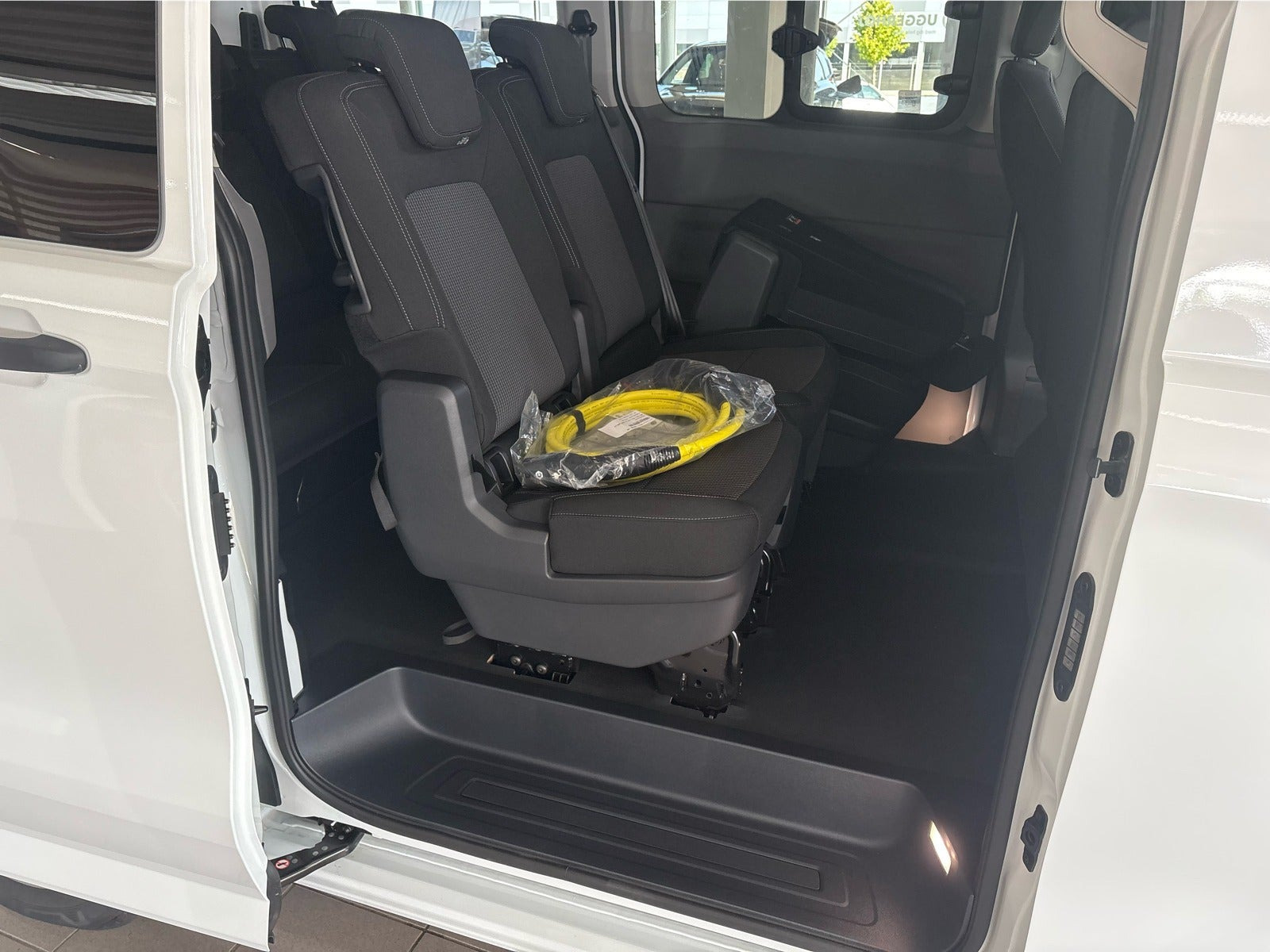 Hvid VW e-Caravelle fra 2026