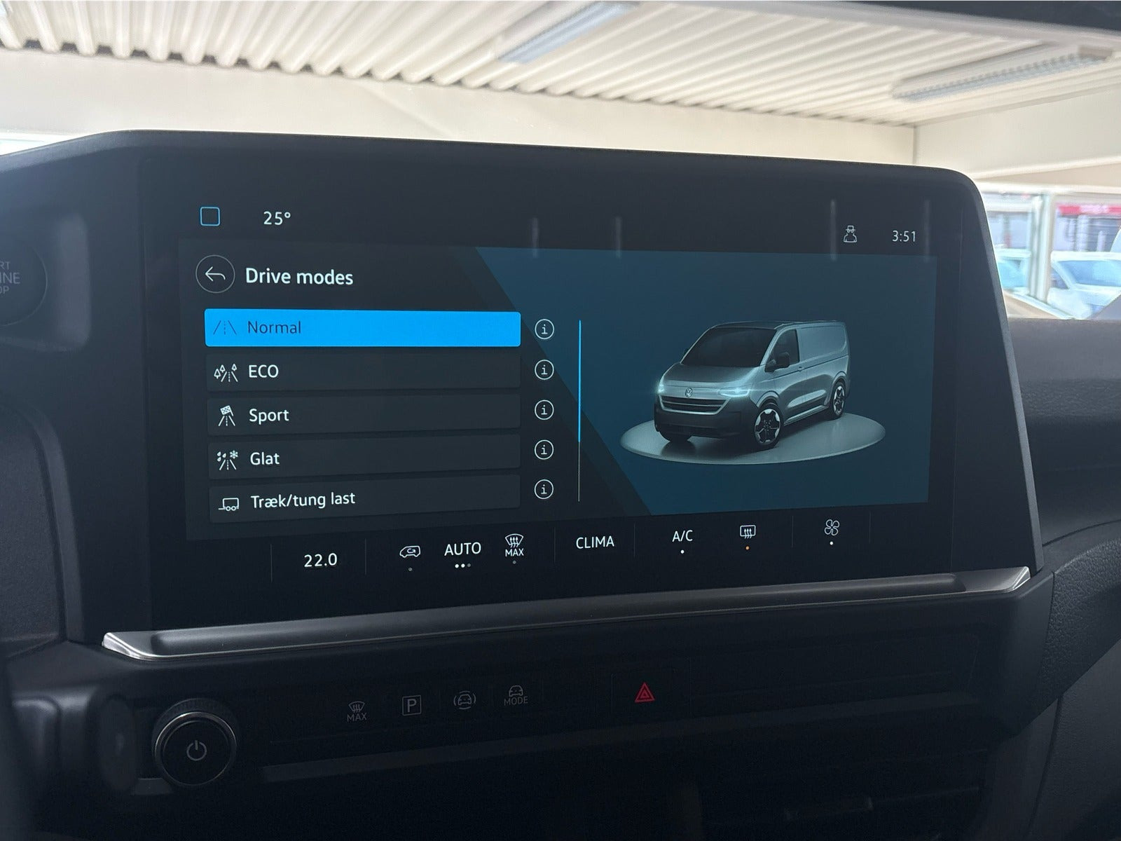 Hvid VW e-Caravelle fra 2026