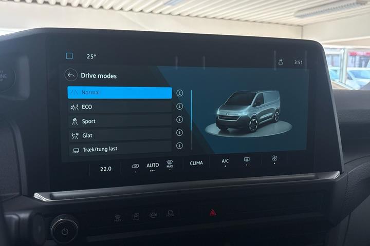 Hvid VW e-Caravelle fra 2026