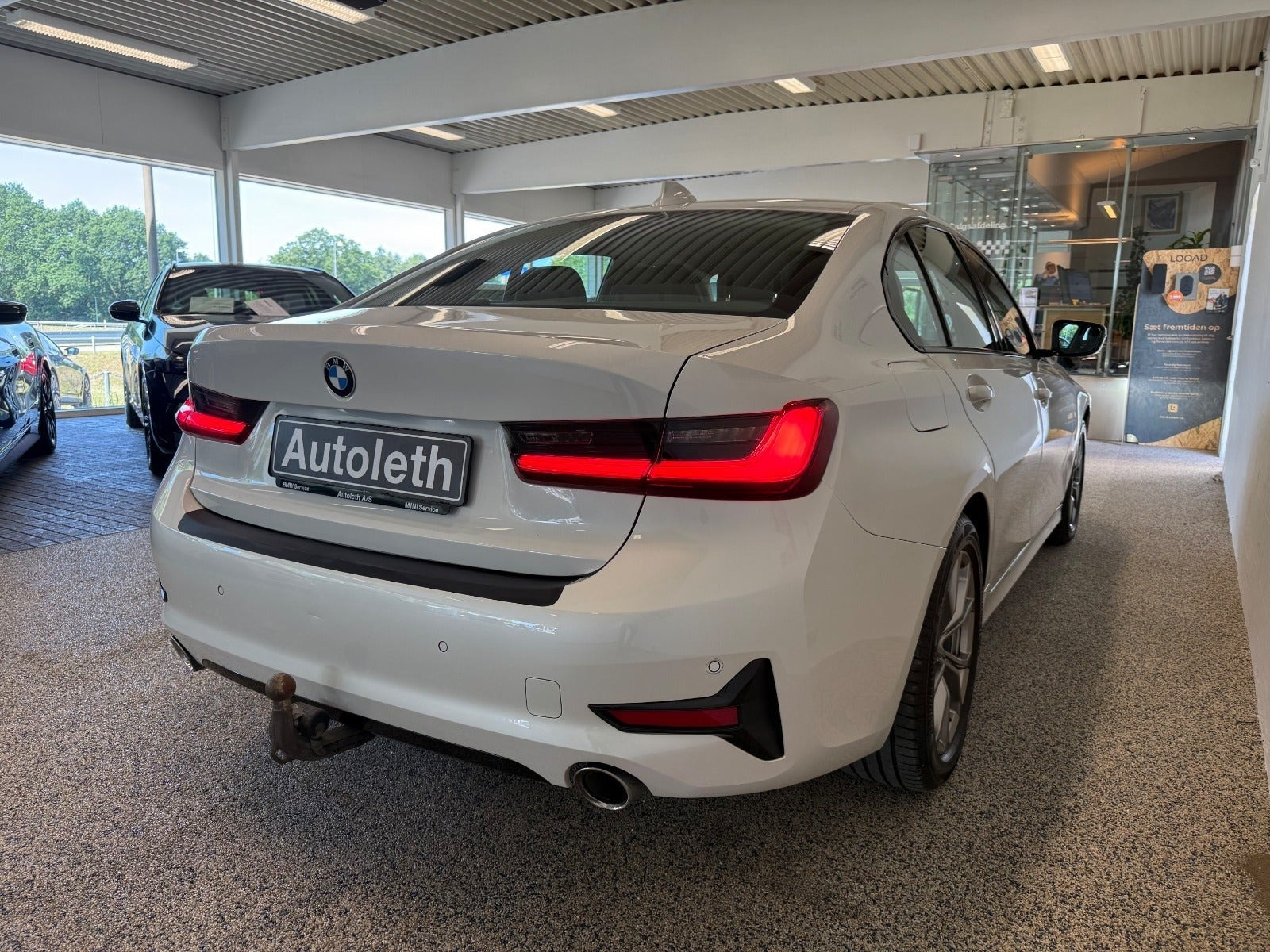 Hvid BMW 330d fra 2020