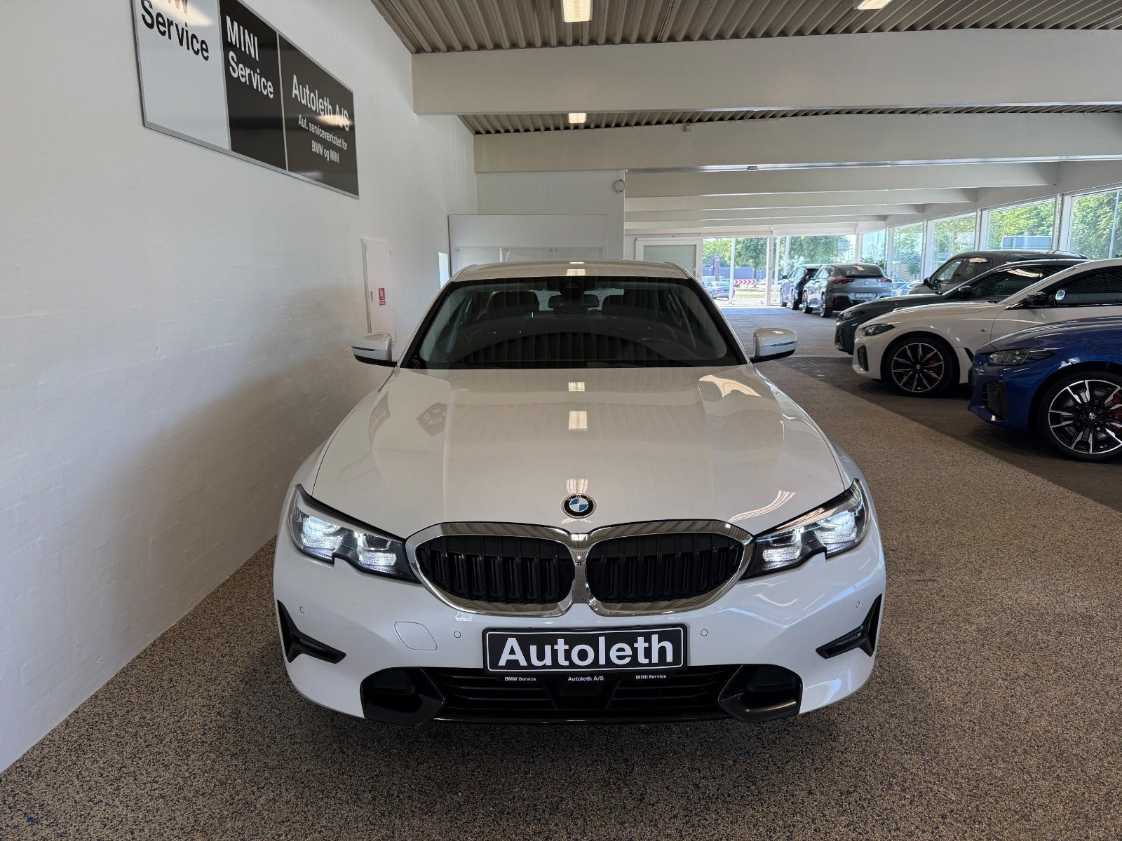 Hvid BMW 330d fra 2020