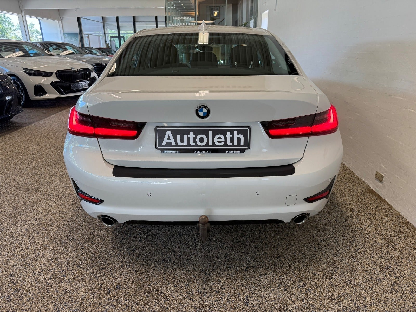 Hvid BMW 330d fra 2020