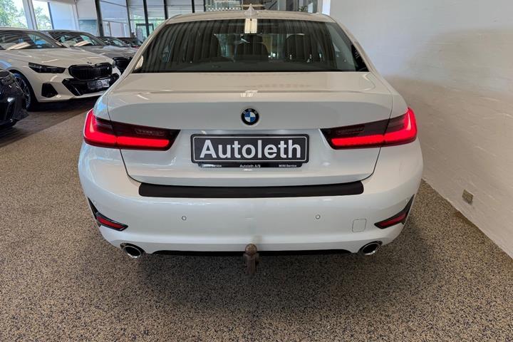 Hvid BMW 330d fra 2020