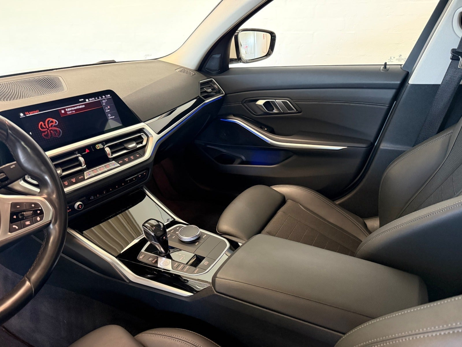 Hvid BMW 330d fra 2020