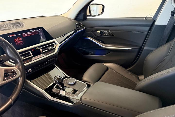 Hvid BMW 330d fra 2020