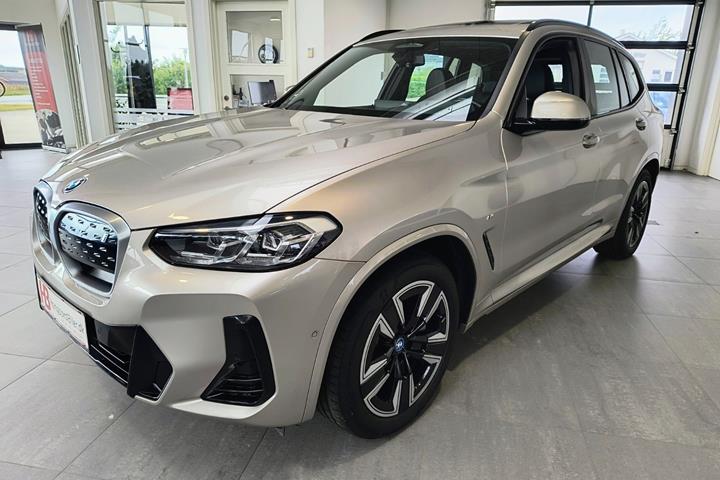 Orange BMW iX3 fra 2024