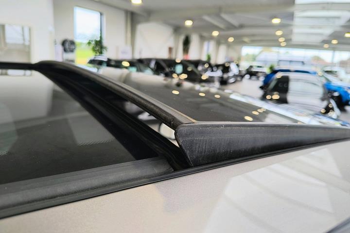 Orange BMW iX3 fra 2024