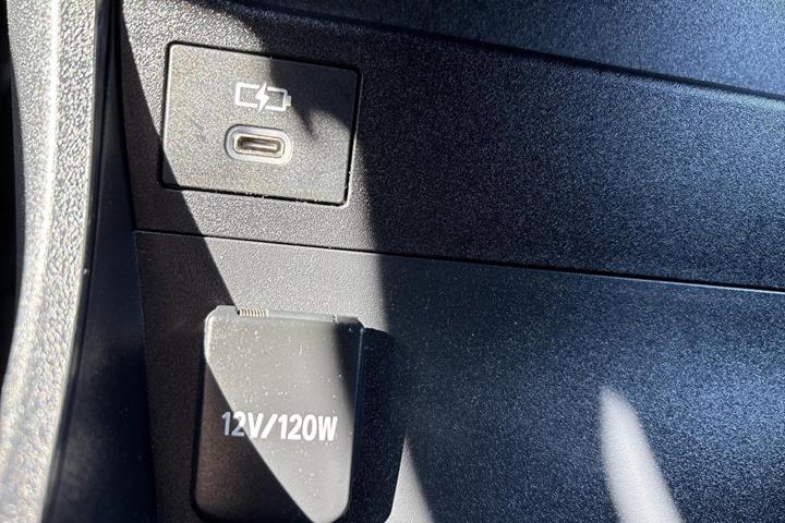 Hvid Subaru Solterra fra 2023