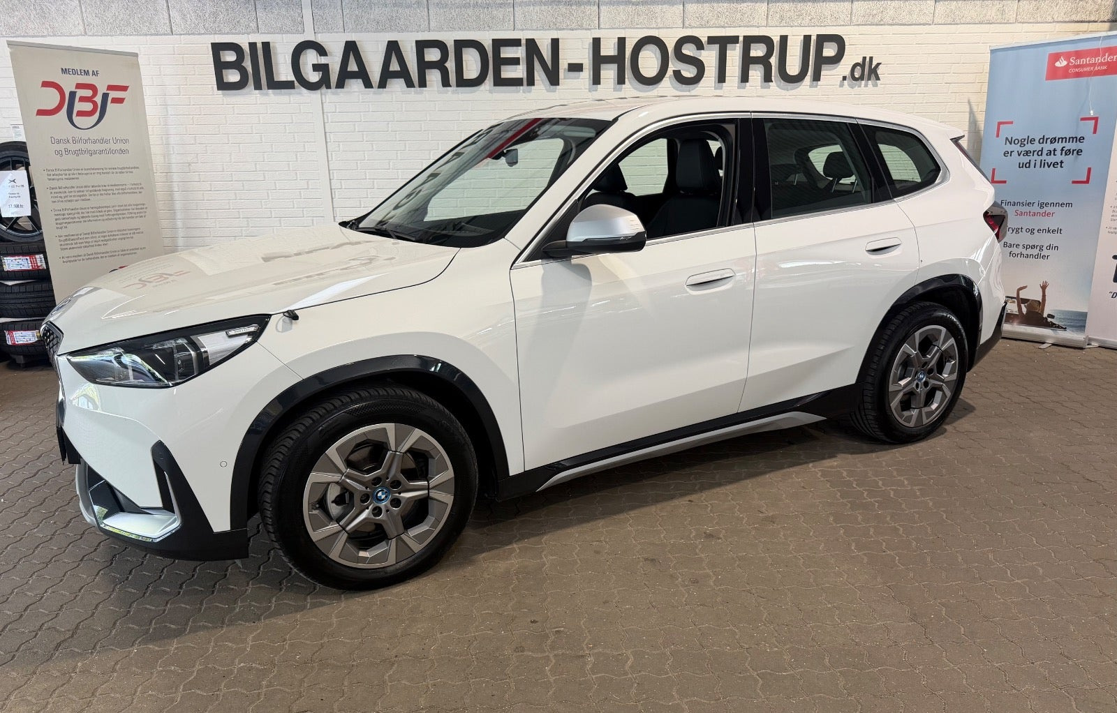 Hvid BMW iX1 fra 2024