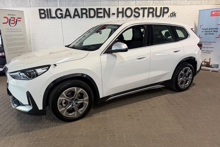 Hvid BMW iX1 fra 2024