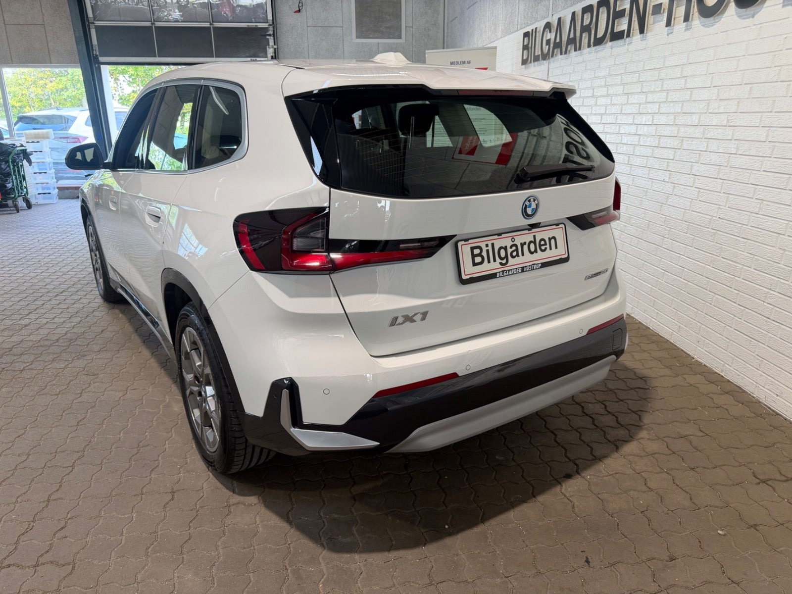 Hvid BMW iX1 fra 2024