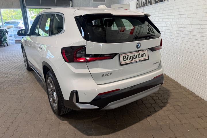 Hvid BMW iX1 fra 2024