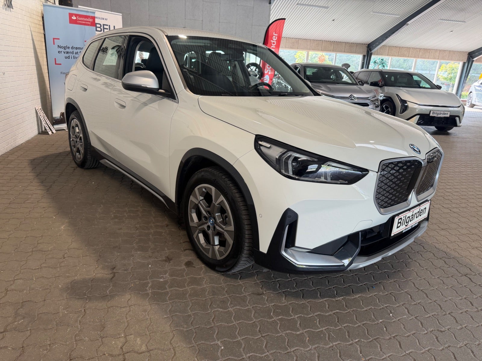 Hvid BMW iX1 fra 2024