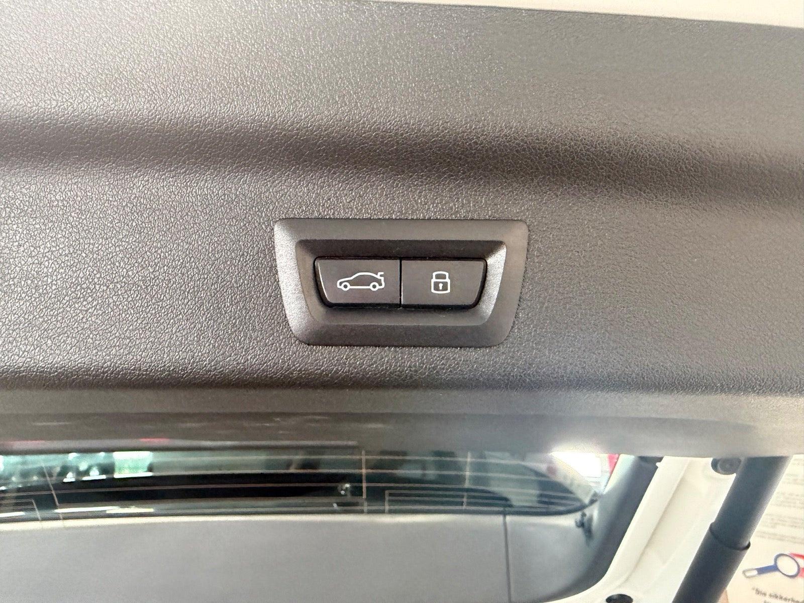 Hvid BMW iX1 fra 2024