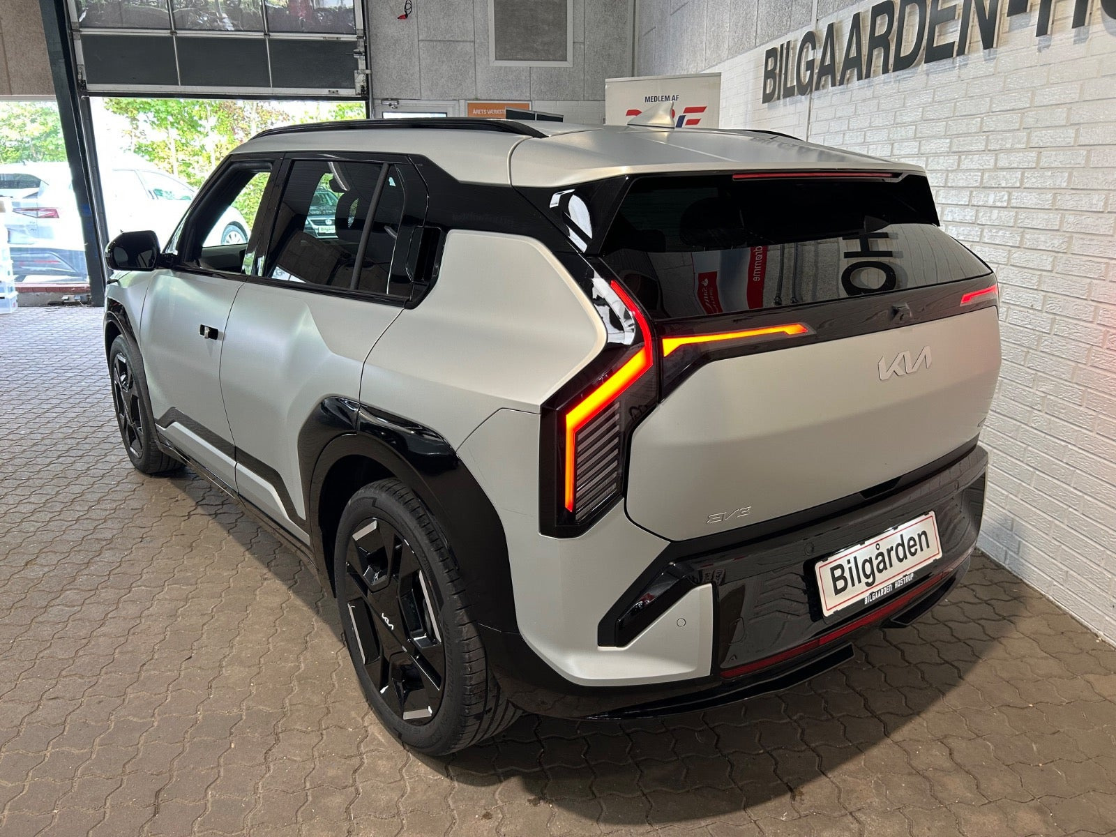 Grå Kia EV3 fra 2025