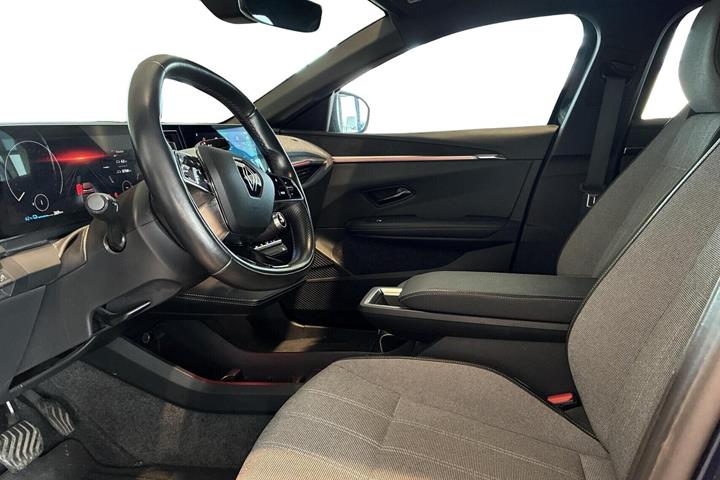 Blå Renault Megane E-Tech fra 2023