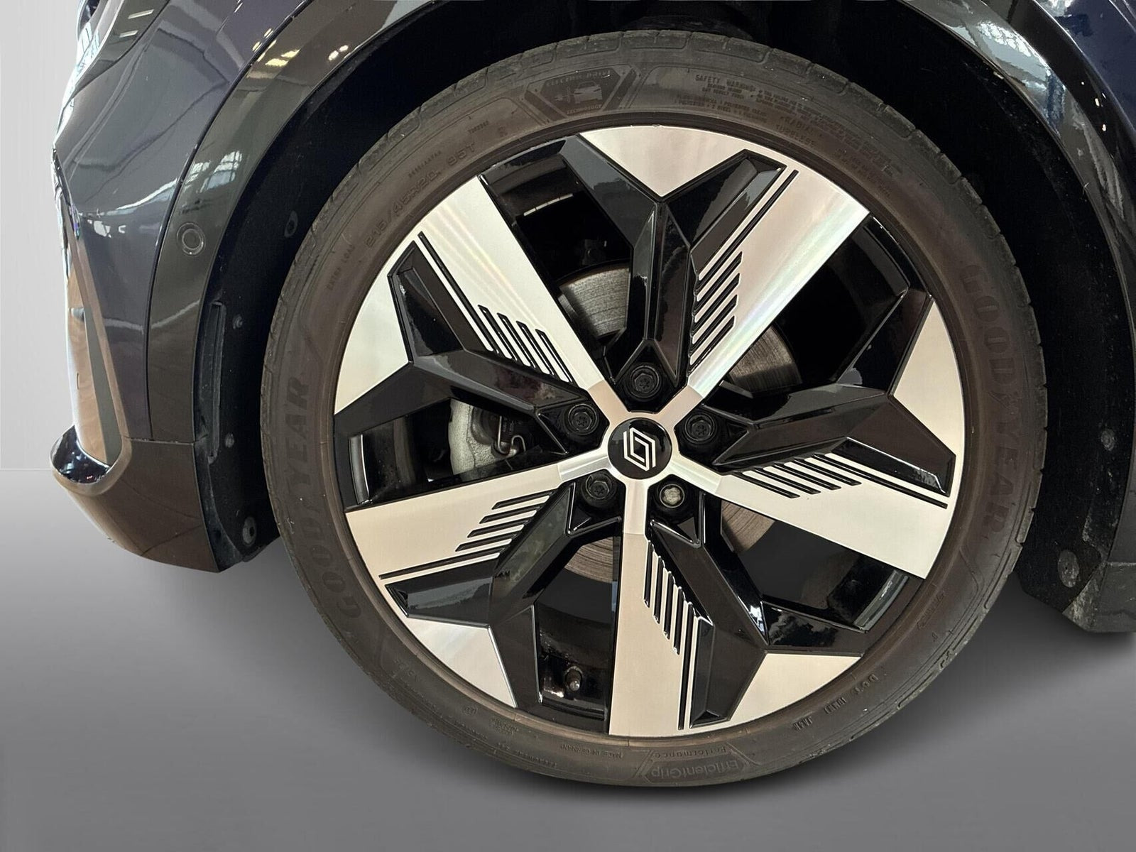 Blå Renault Megane E-Tech fra 2023